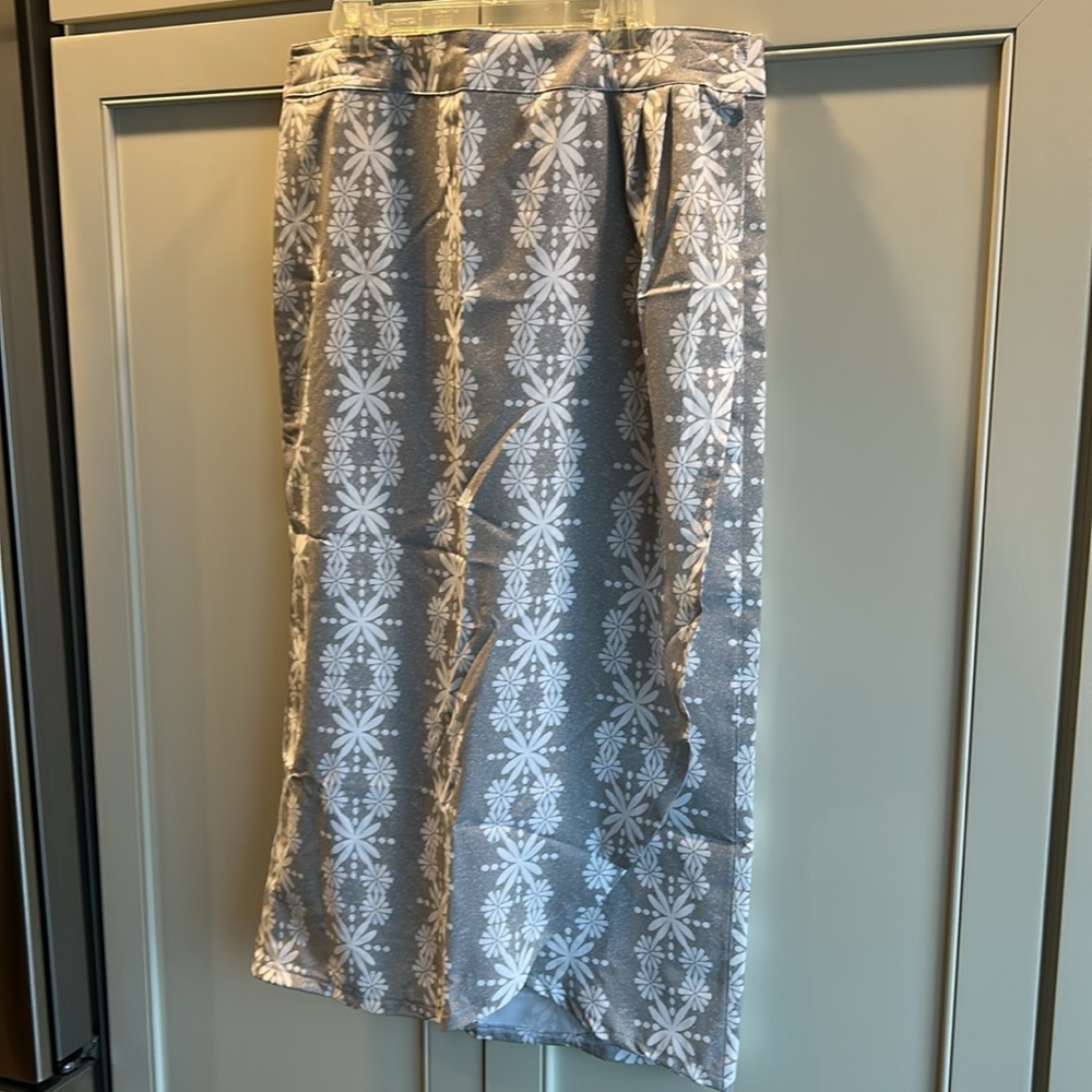 NWT RipSkirt Hawaii Gray and White Patterned Skirt